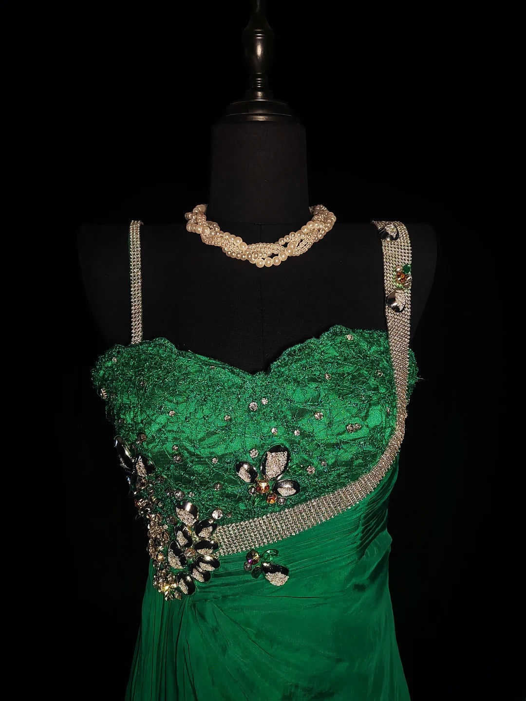 Robe de bal longue sans manches en satin vert foncé style sirène vintage, ornée de perles argentées, pour les élèves de terminale (AS031)
