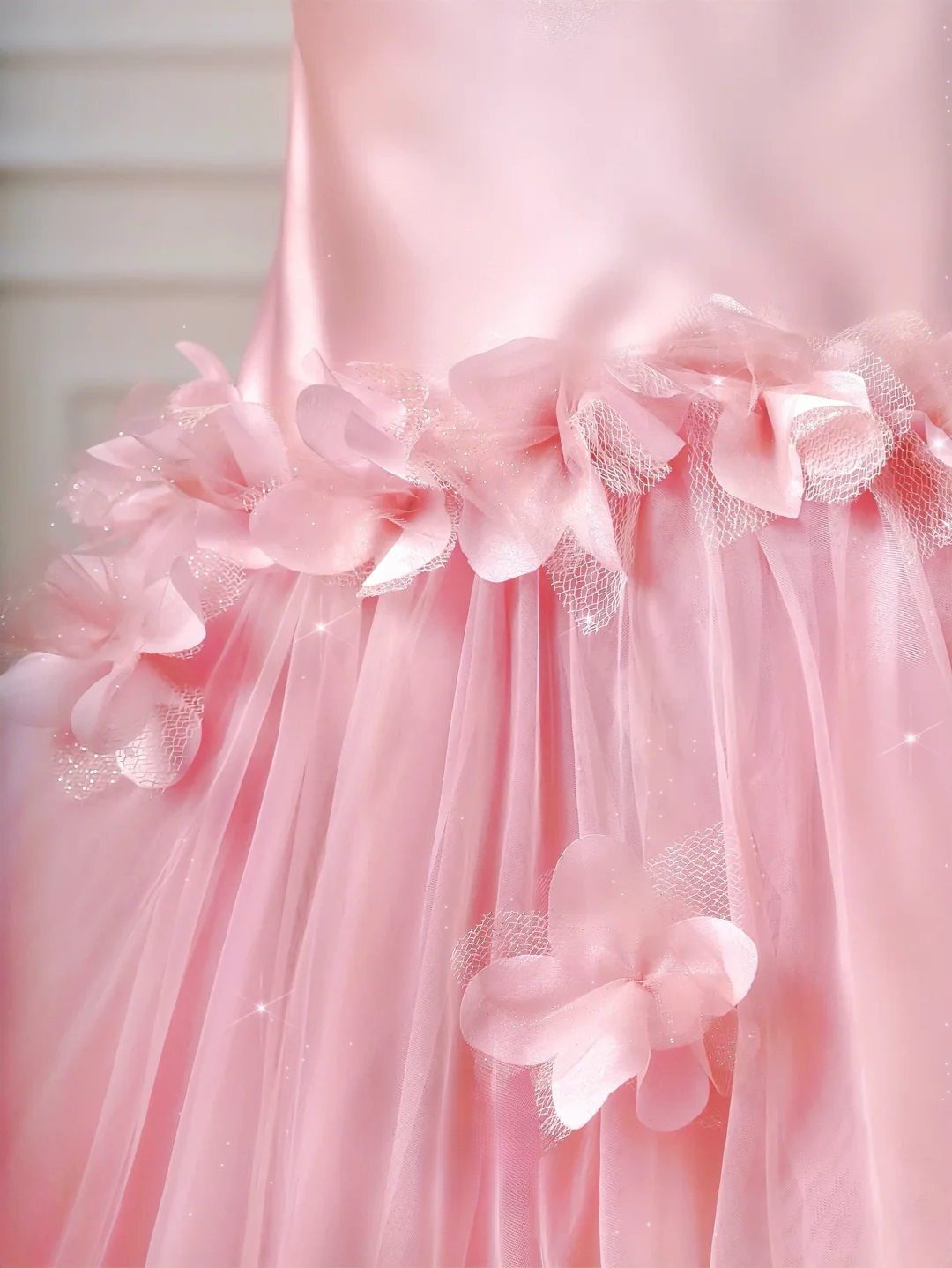 Elegantes, ästhetisches Meerjungfrauen-Kleid, trägerlos, rosa mit plissierten Blumen – Inspiration für ein beeindruckendes, langes, formelles Partykleid für Teenager und Gymnasien (AQ031)
