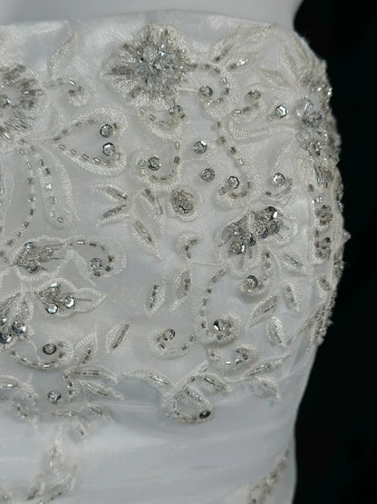 Classy Prom Dresses Ball Gown Strapless White Tulle Sleeveless With Lace Evening Dress Formal Outfits RB5840