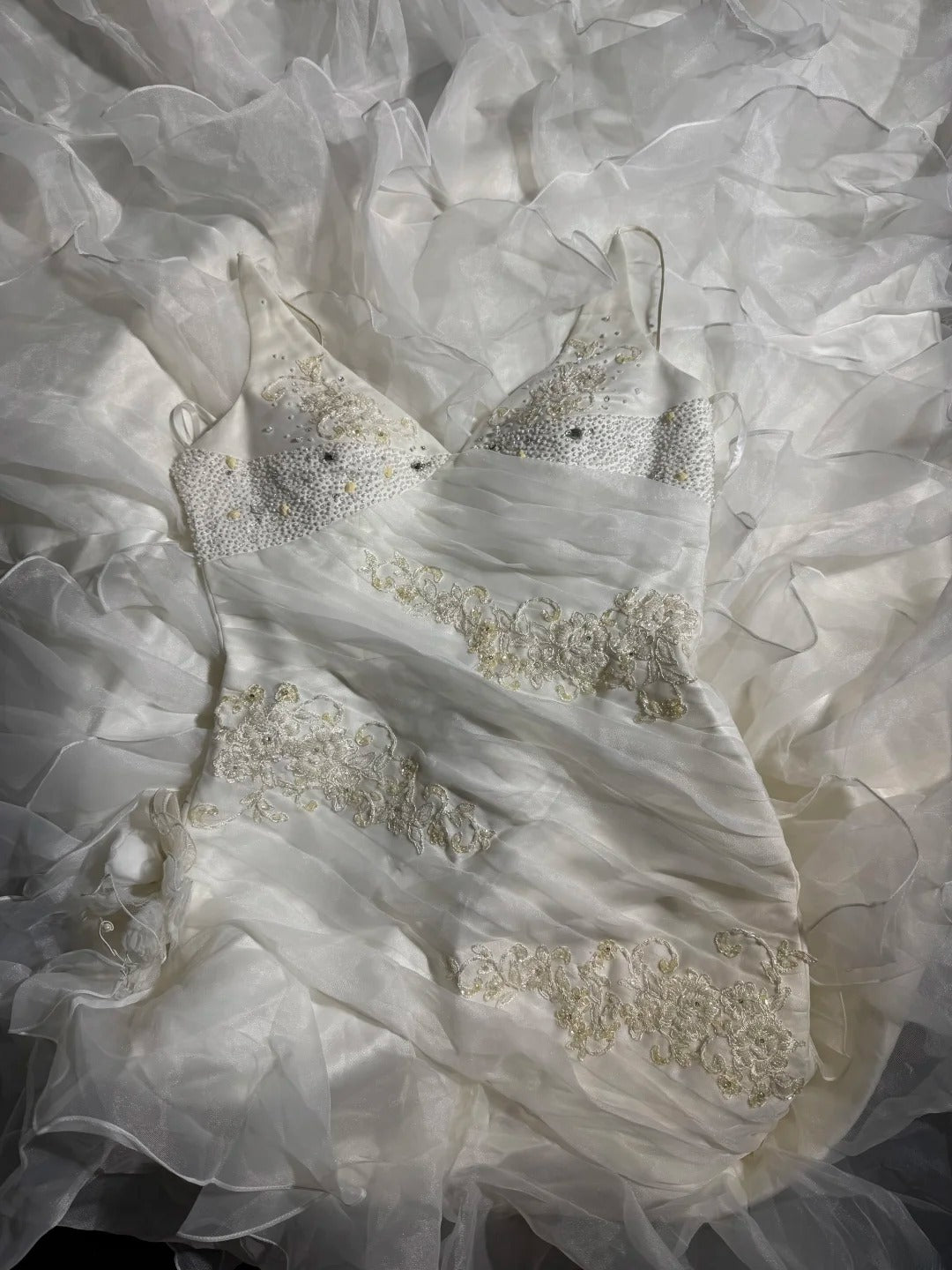 Elegantes, ärmelloses, langes, figurbetontes Brautkleid im Meerjungfrauenstil mit Spaghettiträgern aus weißer Spitze im Vintage-Stil der 1920er Jahre (AS032)