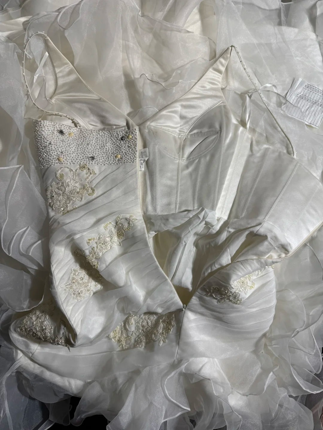 Elegantes, ärmelloses, langes, figurbetontes Brautkleid im Meerjungfrauenstil mit Spaghettiträgern aus weißer Spitze im Vintage-Stil der 1920er Jahre (AS032)
