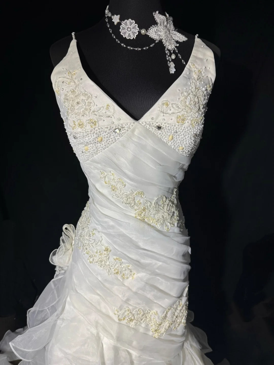 Elegantes, ärmelloses, langes, figurbetontes Brautkleid im Meerjungfrauenstil mit Spaghettiträgern aus weißer Spitze im Vintage-Stil der 1920er Jahre (AS032)