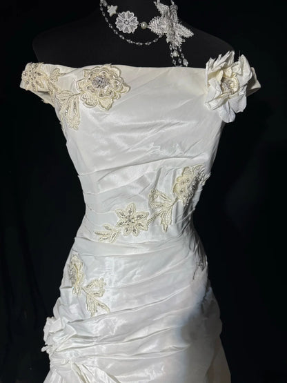 Einfaches Meerjungfrauen-Brautkleid im Vintage-Stil der 1920er Jahre mit schulterfreiem Ausschnitt, kurzen Ärmeln, weißer, gestufter Spitze, AS033
