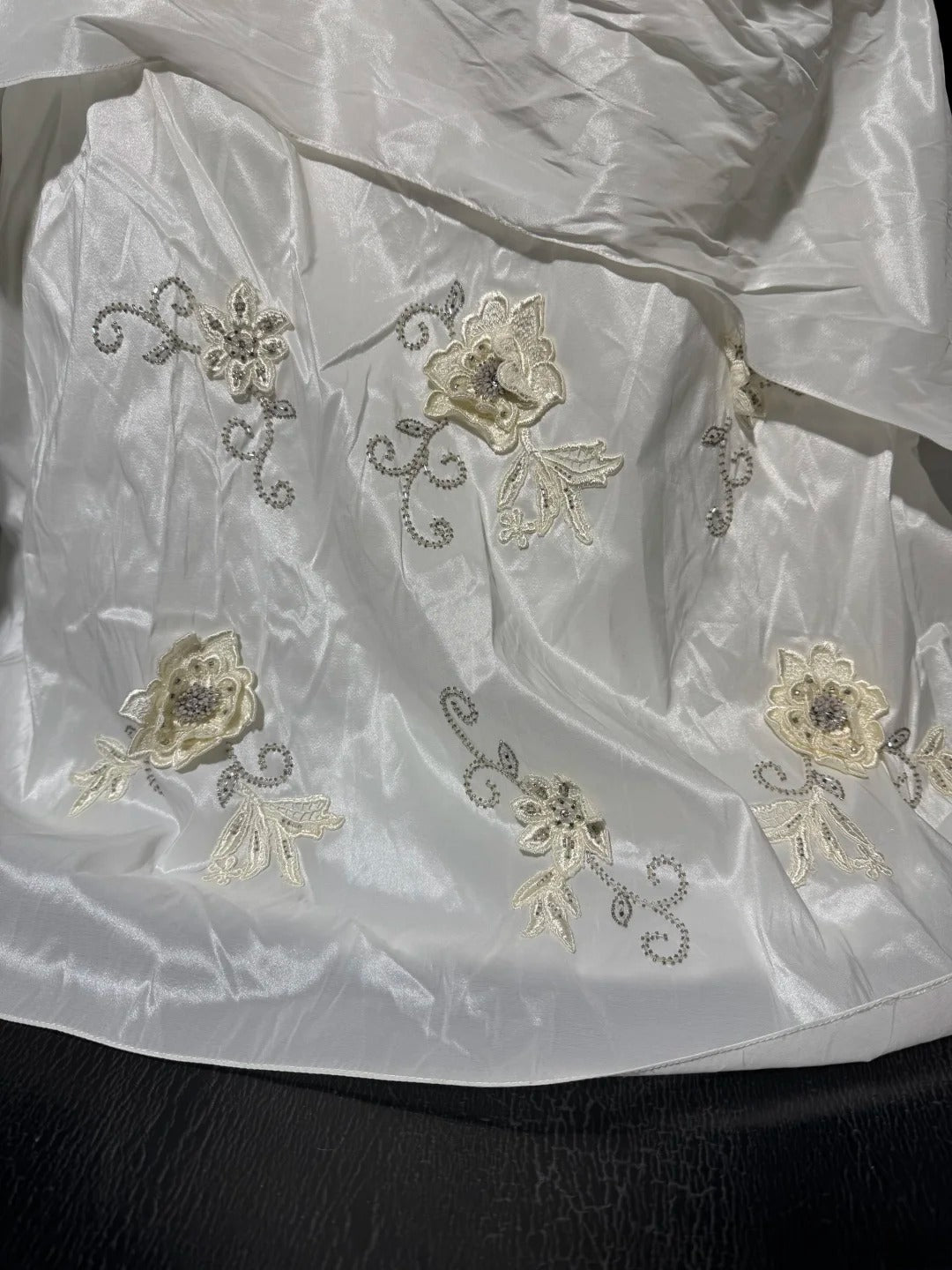 Einfaches Meerjungfrauen-Brautkleid im Vintage-Stil der 1920er Jahre mit schulterfreiem Ausschnitt, kurzen Ärmeln, weißer, gestufter Spitze, AS033