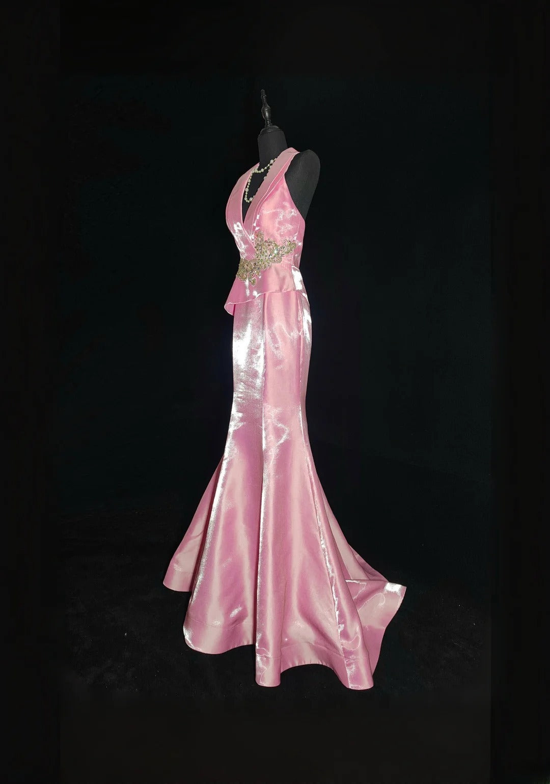 Vintage Meerjungfrauen-Abendkleid aus den 1950er Jahren, rosa mit goldener Spitze, ärmellos, V-Ausschnitt, für Abschlussball, High School, AS033