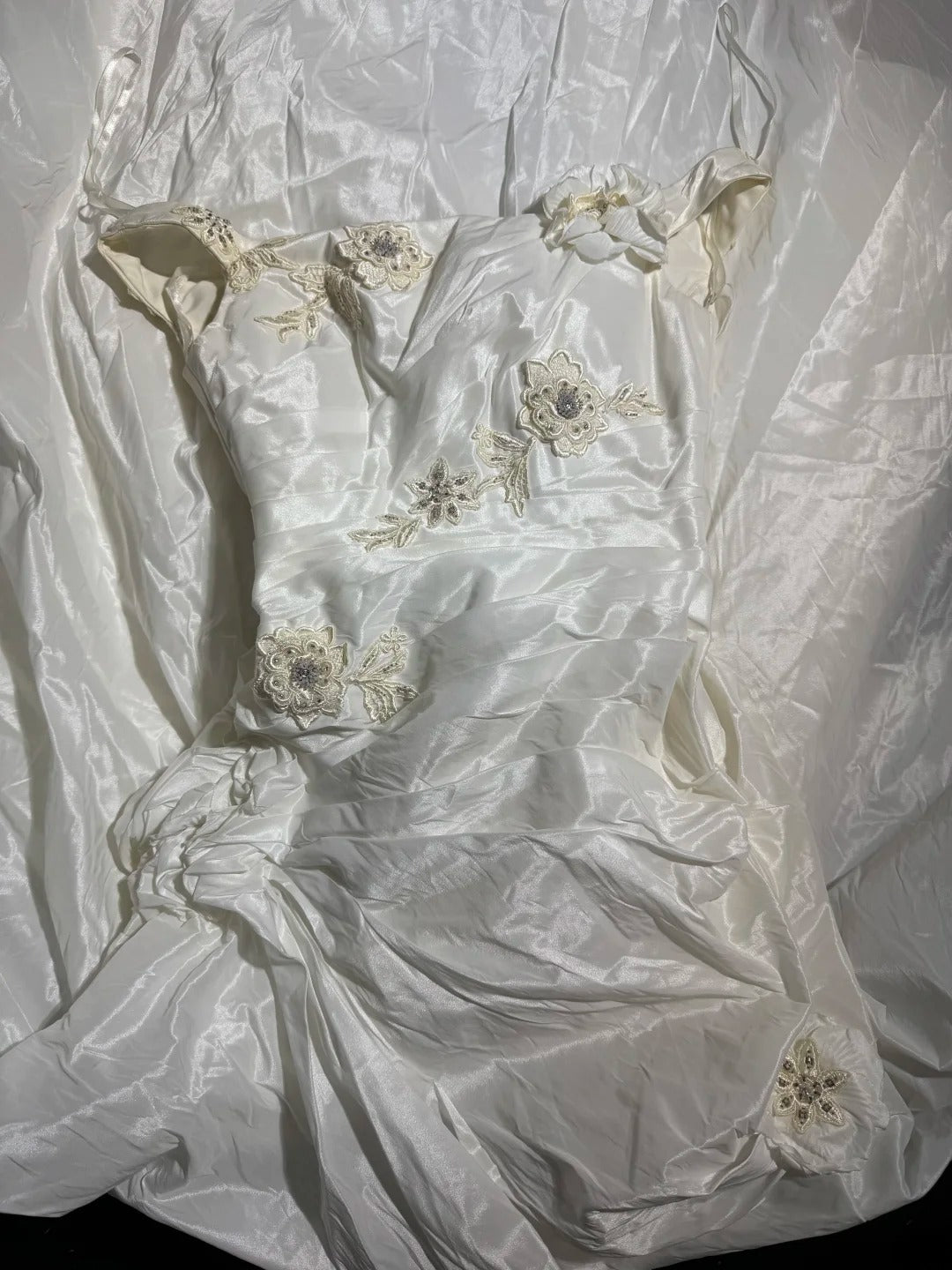 Einfaches Meerjungfrauen-Brautkleid im Vintage-Stil der 1920er Jahre mit schulterfreiem Ausschnitt, kurzen Ärmeln, weißer, gestufter Spitze, AS033