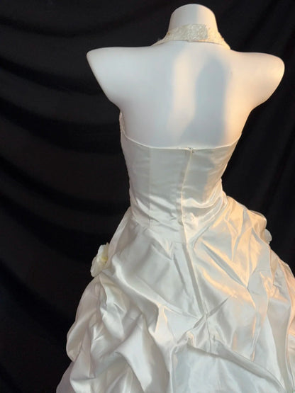 Vintage Ball Gowns Halter Satin 3d Flower White Lace With Beading Long Wedding Dresses RB3440