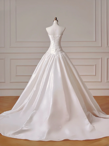 Schlichtes Brautkleid, Ballkleid, trägerlos, Satin, tiefe Taille, plissiert, figurbetont, langes Brautkleid AQ034