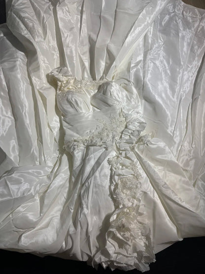 Robe de bal pour femme, asymétrique, sans manches, blanche, en dentelle à volants, satin, longue, style vintage années 70, cintrée, AS039