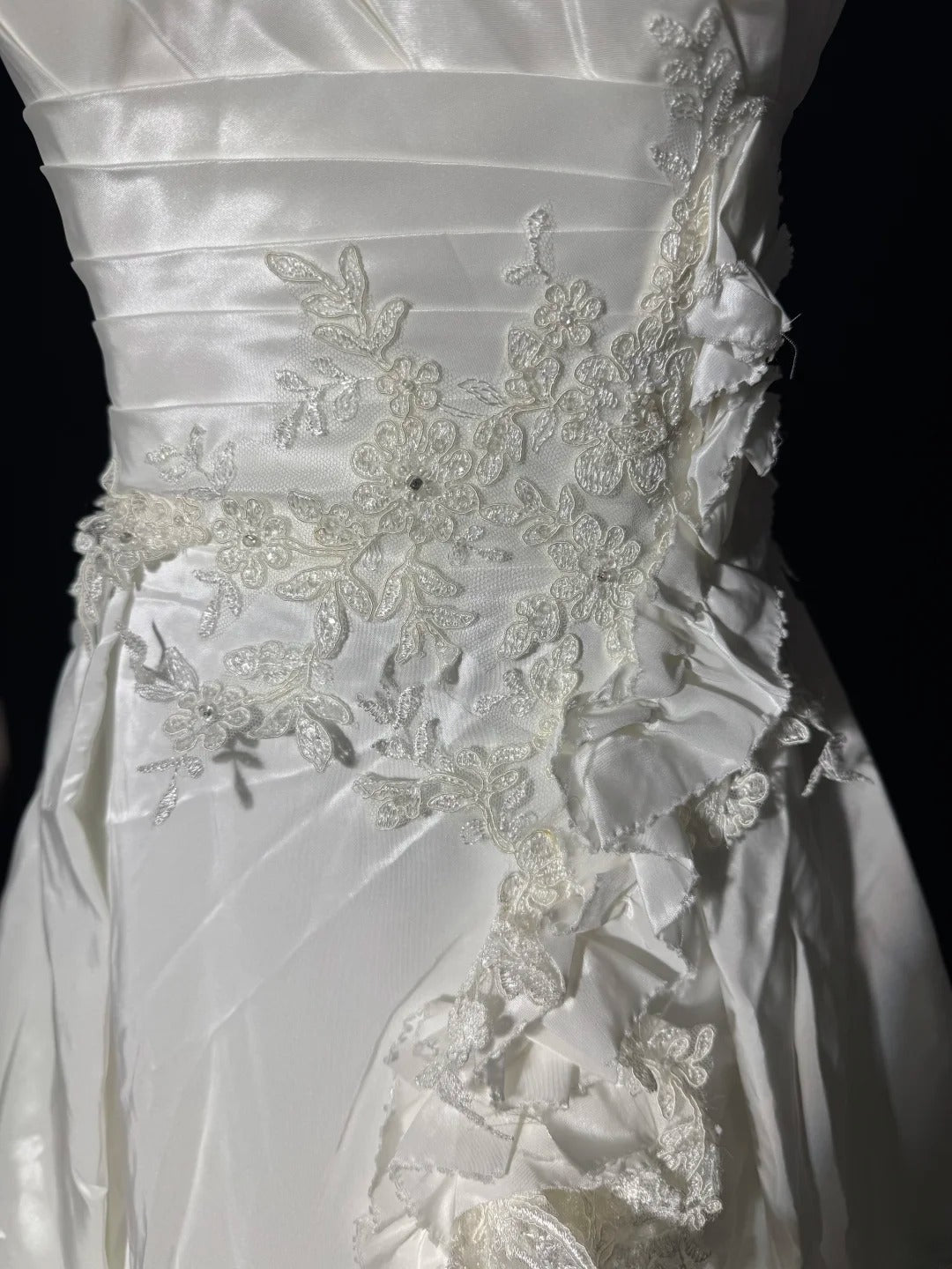 Robe de bal pour femme, asymétrique, sans manches, blanche, en dentelle à volants, satin, longue, style vintage années 70, cintrée, AS039