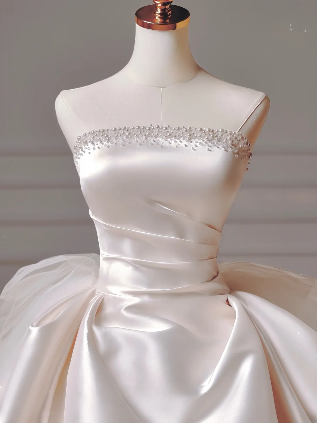 Princess Long Wedding Gowns Ball Gown Strapless Satin For Bride With Beads Train Bridal Dresses AQ039
