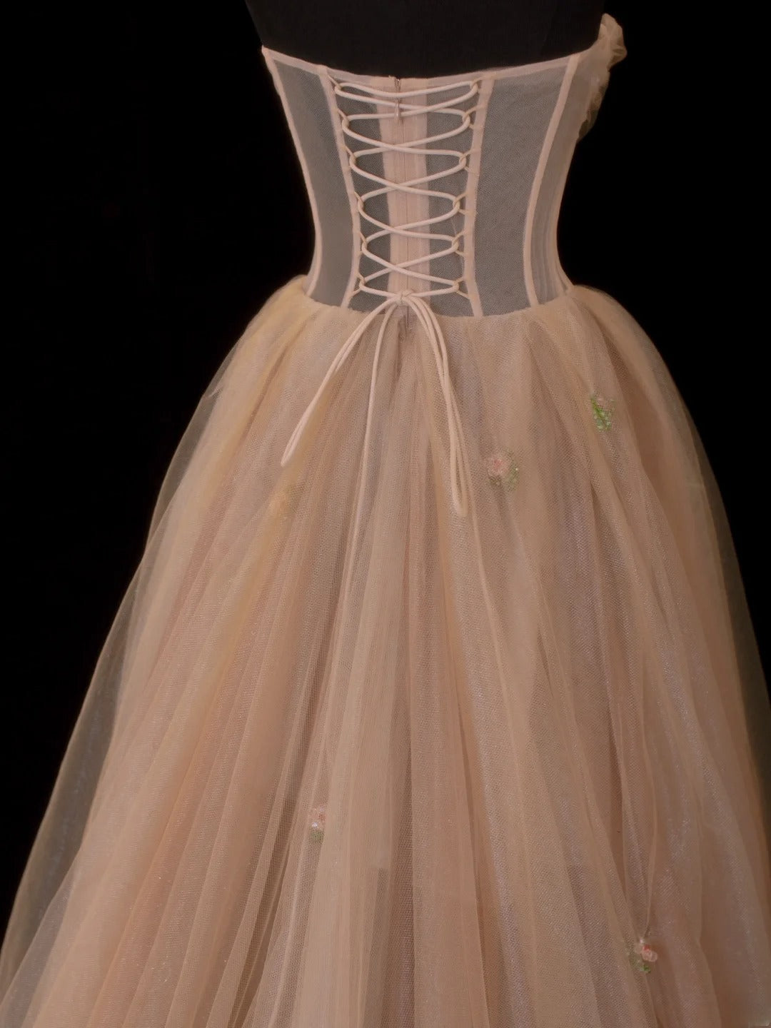 Elegantes, schlichtes Ballkleid mit Herzausschnitt aus Tüll in Rosa – ein beeindruckendes, langes Abendkleid für festliche Anlässe (SA039).
