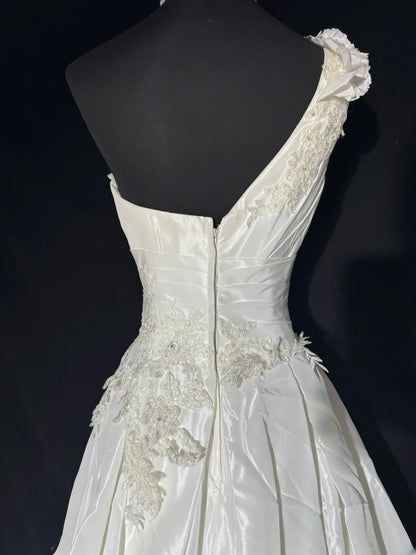 Robe de bal pour femme, asymétrique, sans manches, blanche, en dentelle à volants, satin, longue, style vintage années 70, cintrée, AS039