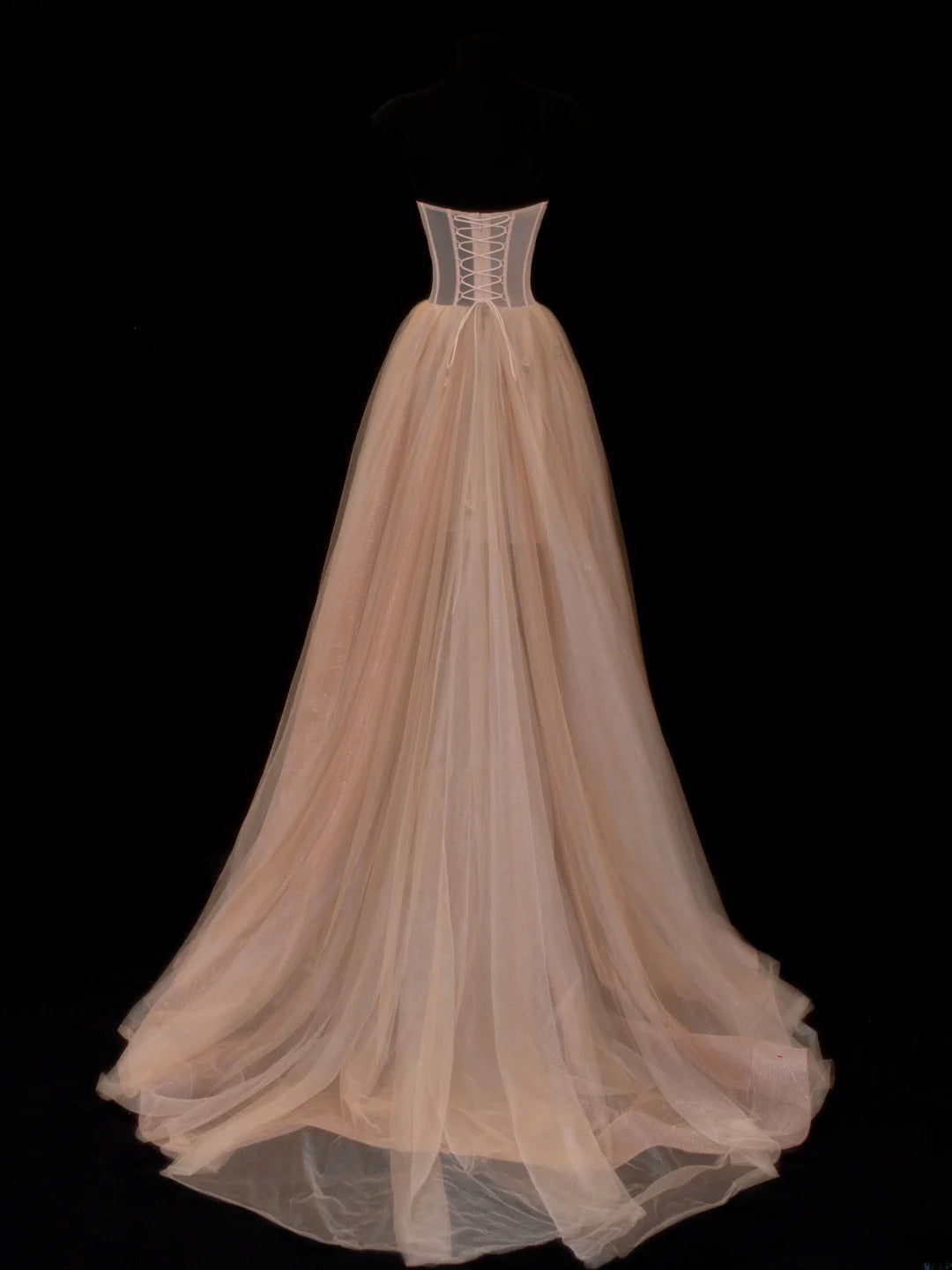 Elegantes, schlichtes Ballkleid mit Herzausschnitt aus Tüll in Rosa – ein beeindruckendes, langes Abendkleid für festliche Anlässe (SA039).