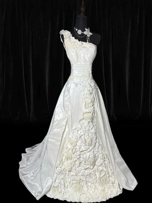 Women's Ball Gown One Shoulder Sleeveless White Lace Tiered Satin Long Vintage Fitted 70s Wedding Dresses AS039