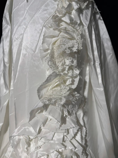 Robe de bal pour femme, asymétrique, sans manches, blanche, en dentelle à volants, satin, longue, style vintage années 70, cintrée, AS039