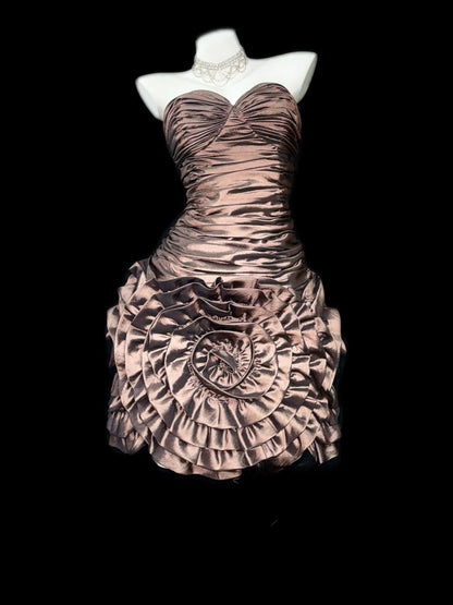 Hübsche Etui-Süße-Herzausschnitt Braune Bodycon Mini Abschlusskleider Kurz mit Rüschen Inspo Senior Homecoming Outfits RB3445