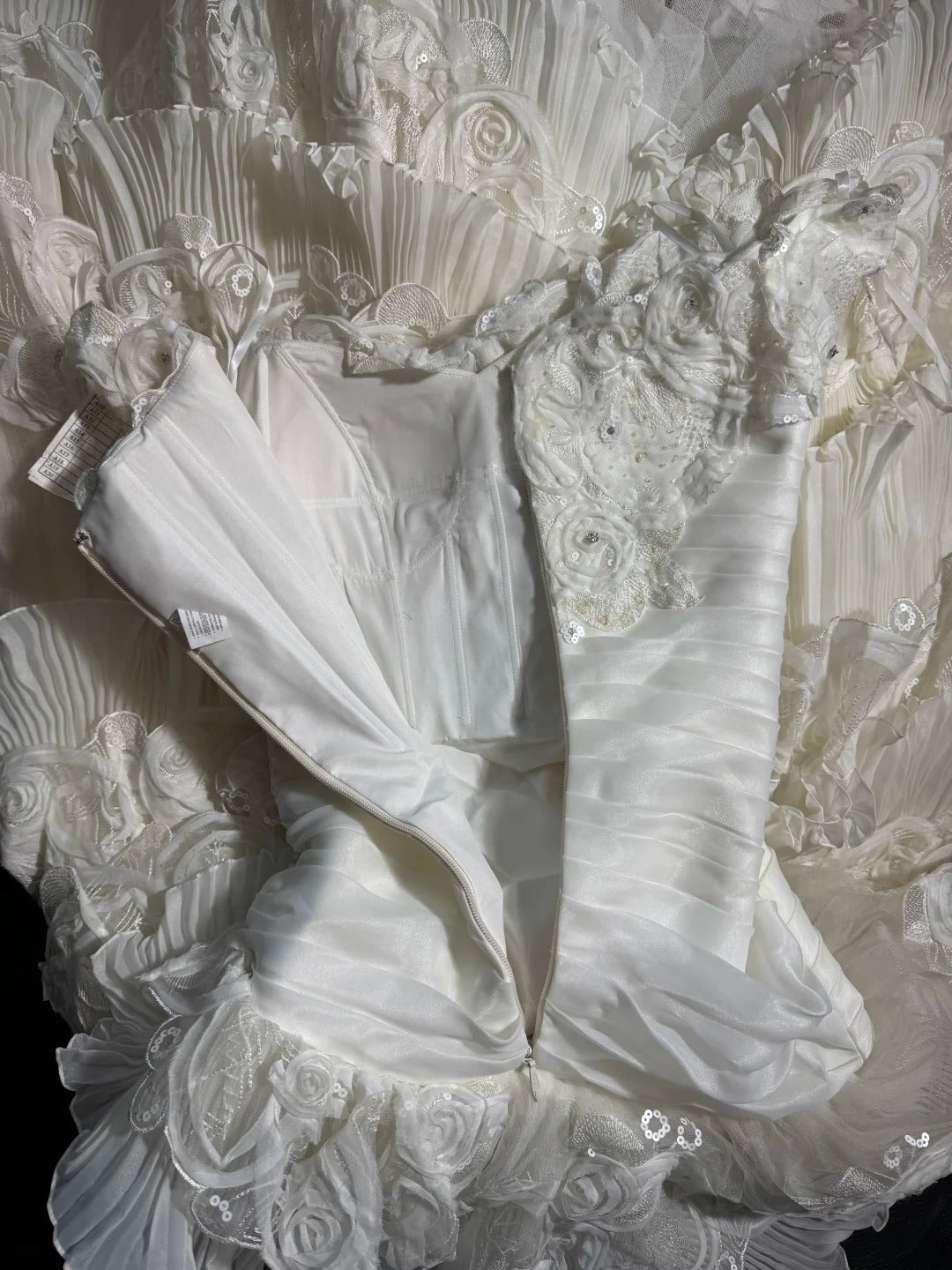 Robe de mariée bohème sirène à épaules dénudées et manches courtes en dentelle blanche à volants, longue et cintrée, style années 1920 (AS041)