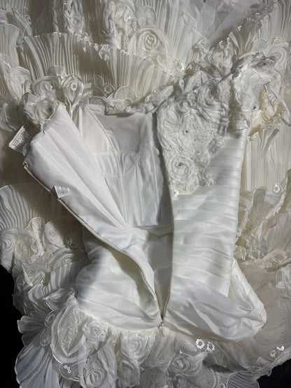 Robe de mariée bohème sirène à épaules dénudées et manches courtes en dentelle blanche à volants, longue et cintrée, style années 1920 (AS041)