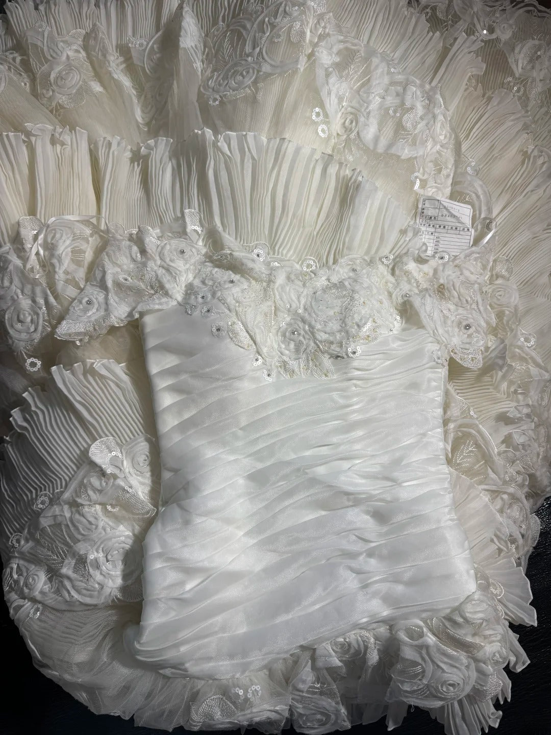 Robe de mariée bohème sirène à épaules dénudées et manches courtes en dentelle blanche à volants, longue et cintrée, style années 1920 (AS041)