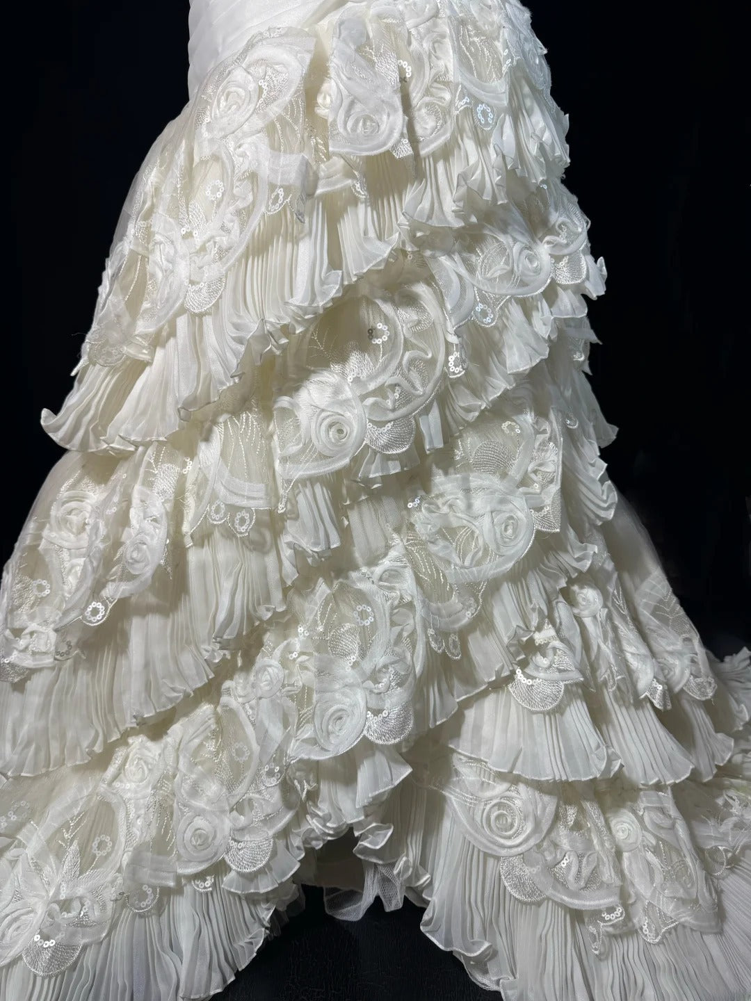 Robe de mariée bohème sirène à épaules dénudées et manches courtes en dentelle blanche à volants, longue et cintrée, style années 1920 (AS041)