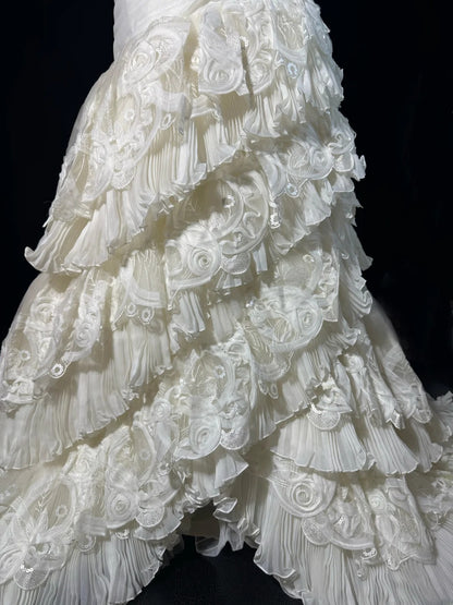 Robe de mariée bohème sirène à épaules dénudées et manches courtes en dentelle blanche à volants, longue et cintrée, style années 1920 (AS041)