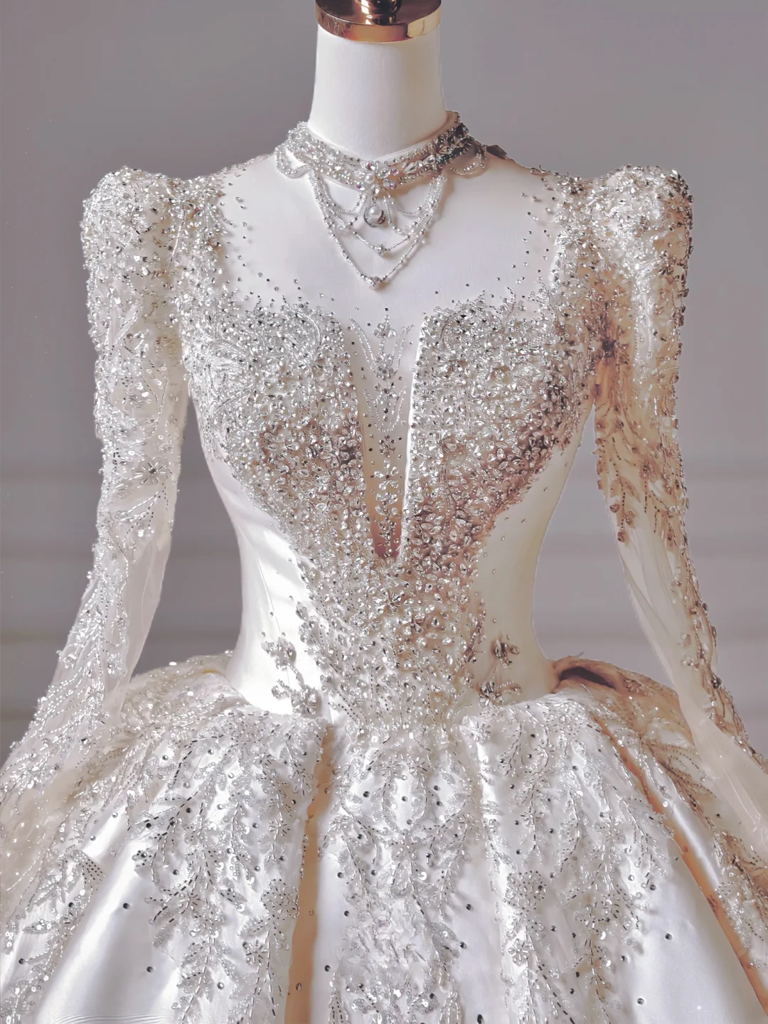Princess Long Wedding Gowns Ball Gown Square Neck For Bride With Long Sleeves Appliques Beaded Bodice Bridal Dress AQ043