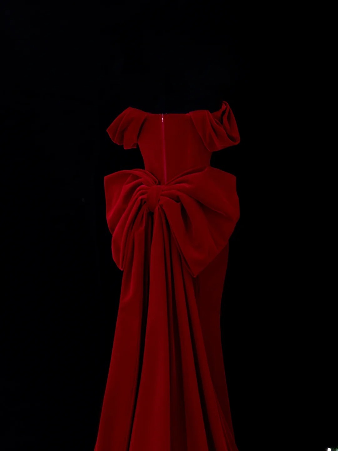 Robe de bal longue sirène classique des années 1950, épaules dénudées, en velours bordeaux orné de perles et d'un nœud papillon - SA043