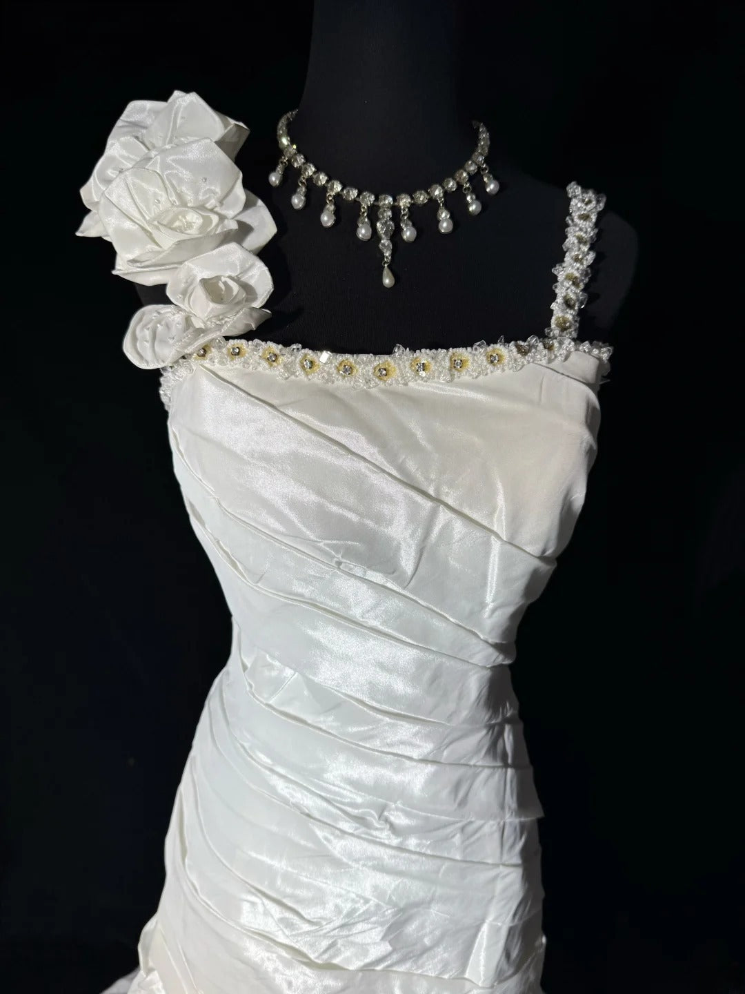 Robe de mariée sirène bohème sans manches en dentelle blanche plissée satin long vintage années 70 AS045