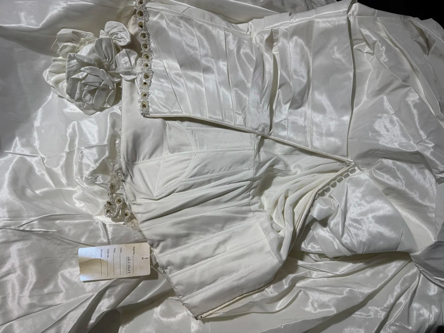 Robe de mariée sirène bohème sans manches en dentelle blanche plissée satin long vintage années 70 AS045