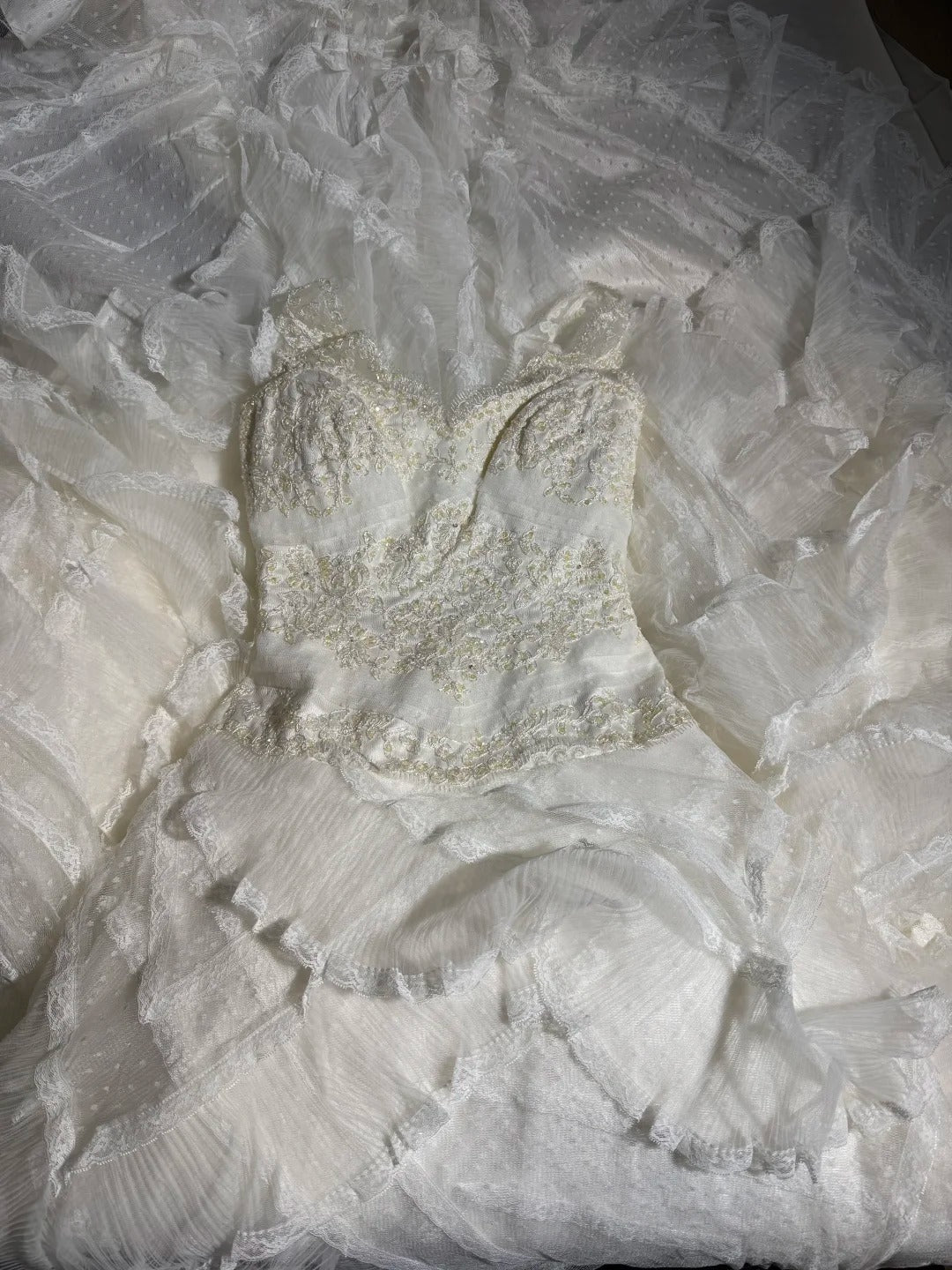 Robe de mariée longue et rustique style années 70, robe de bal unique à col en V, style bohème, avec dentelle, coupe ajustée, tailles petites et grandes (AS046)