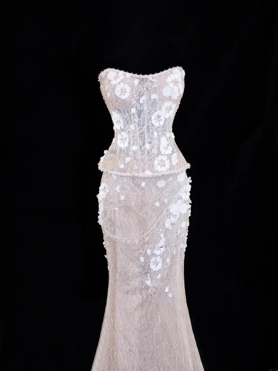 Romantisches Brautkleid im Meerjungfrauenstil mit Herzausschnitt, Spitze und Pailletten, weiß, auch in kleinen/großen Größen erhältlich, SA047