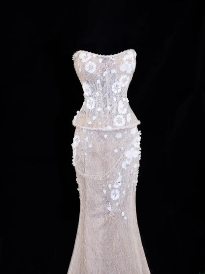 Romantisches Brautkleid im Meerjungfrauenstil mit Herzausschnitt, Spitze und Pailletten, weiß, auch in kleinen/großen Größen erhältlich, SA047