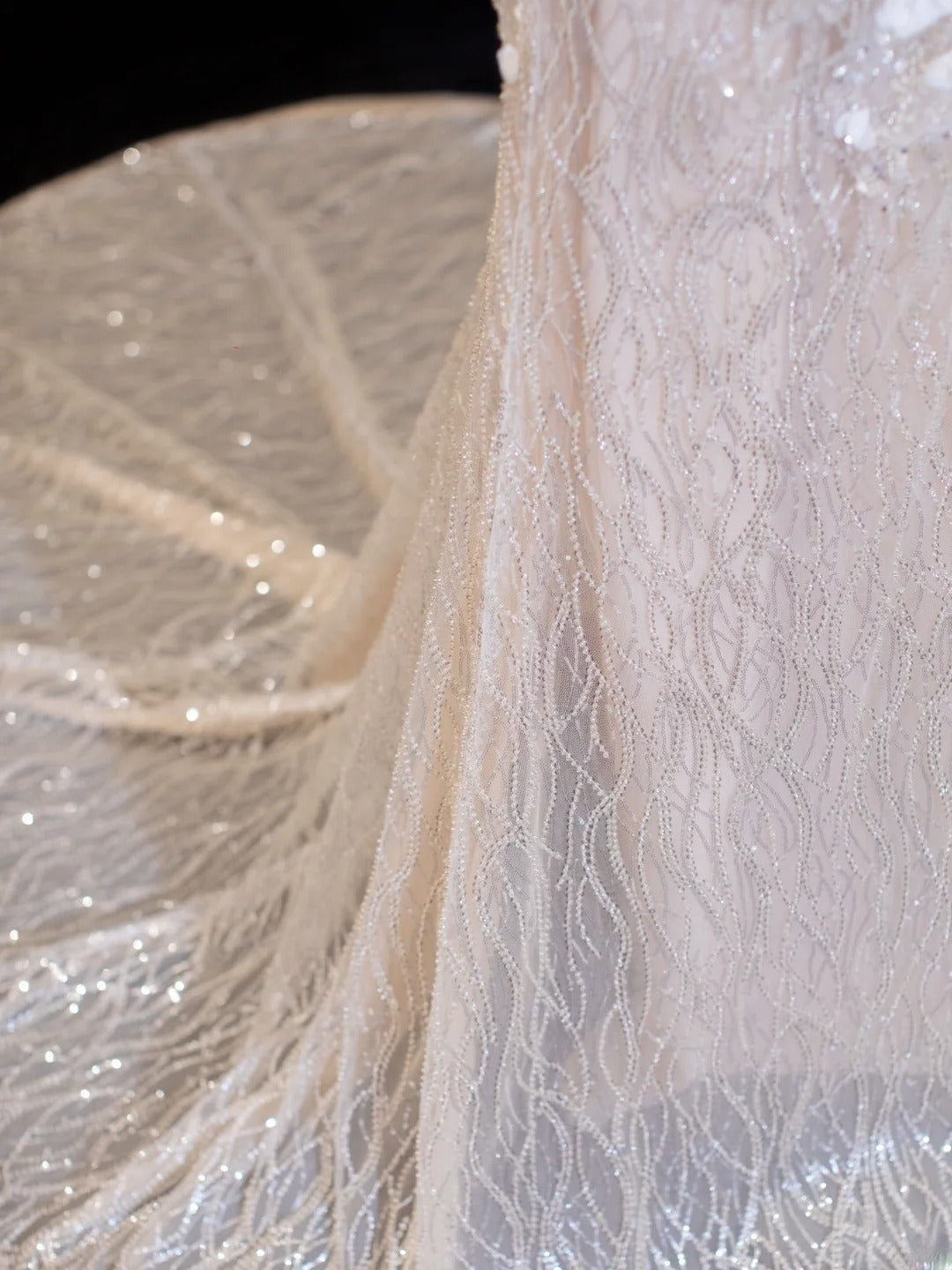 Romantisches Brautkleid im Meerjungfrauenstil mit Herzausschnitt, Spitze und Pailletten, weiß, auch in kleinen/großen Größen erhältlich, SA047