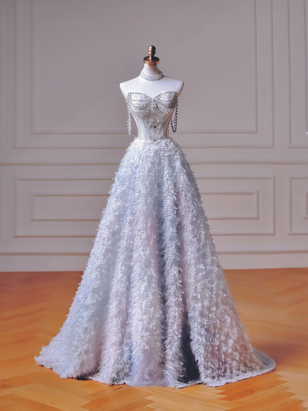 Funkelnde Ballkleider, ästhetisches Ballkleid mit Herzausschnitt, hellblau mit Perlen, inspirierendes langes Partykleid für Teenager und Gymnasien AQ049