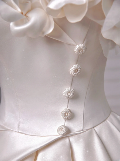 Robe de mariée intemporelle, robe de bal épaules dénudées en satin à volants, style robe de mariée avec corset plissé, robe de mariée longue ajustée AQ050