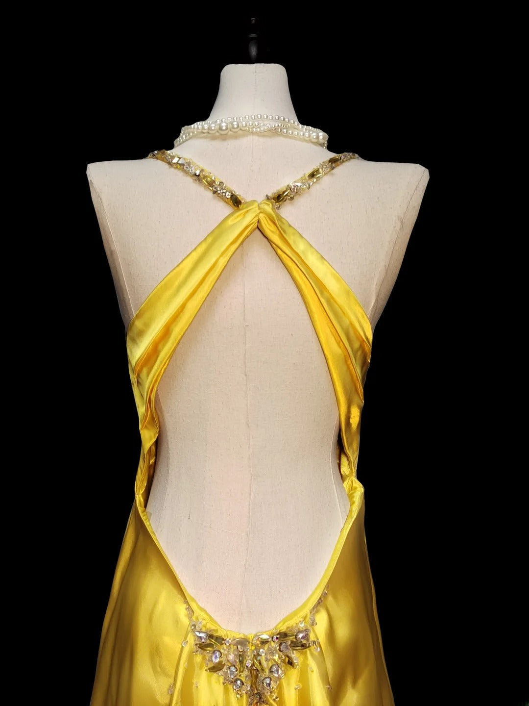 Robe de bal longue classique sirène jaune à bretelles spaghetti et dos nu, sans manches, en satin, pour la remise des diplômes de fin d'études secondaires (AS052)