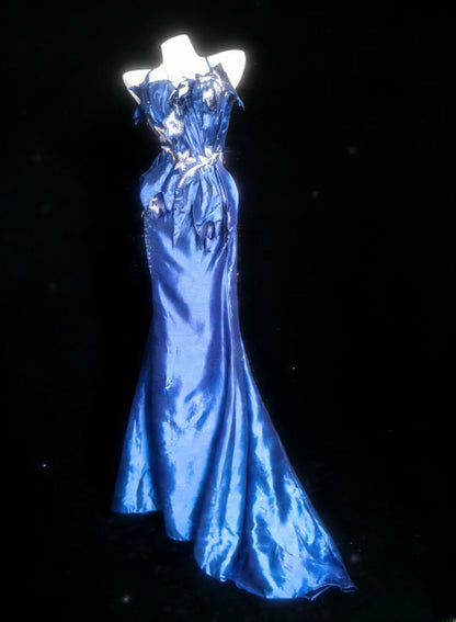 Robe de bal longue rétro années 1950, style sirène, bretelles spaghetti, satin bleu roi, ornée d'appliqués, AS053