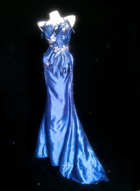 Robe de bal longue rétro années 1950, style sirène, bretelles spaghetti, satin bleu roi, ornée d'appliqués, AS053