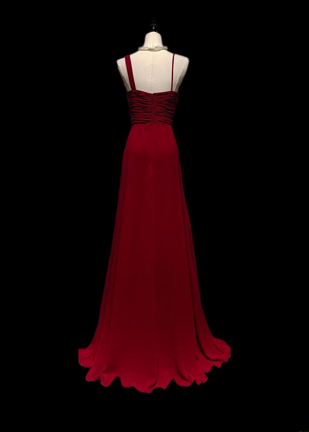 Klassisches, ärmelloses, langes A-Linien-Abendkleid aus burgunderrotem Chiffon mit Spaghettiträgern – perfekt für den Schulabschlussball oder als Abendgarderobe (AS053)