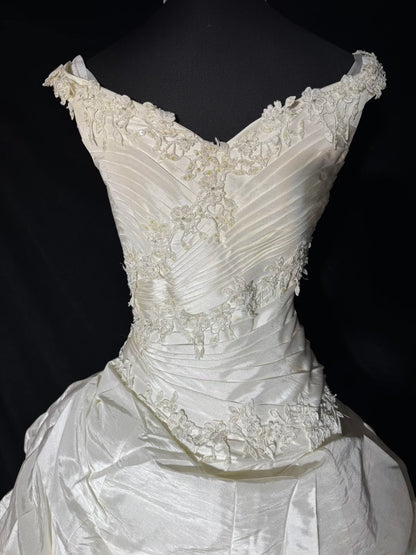 Vintage langes Brautkleid im Stil der 1960er Jahre, Ballkleid mit V-Ausschnitt, gestuft mit plissierter Spitzenschleppe, weißes Brautkleid AS054