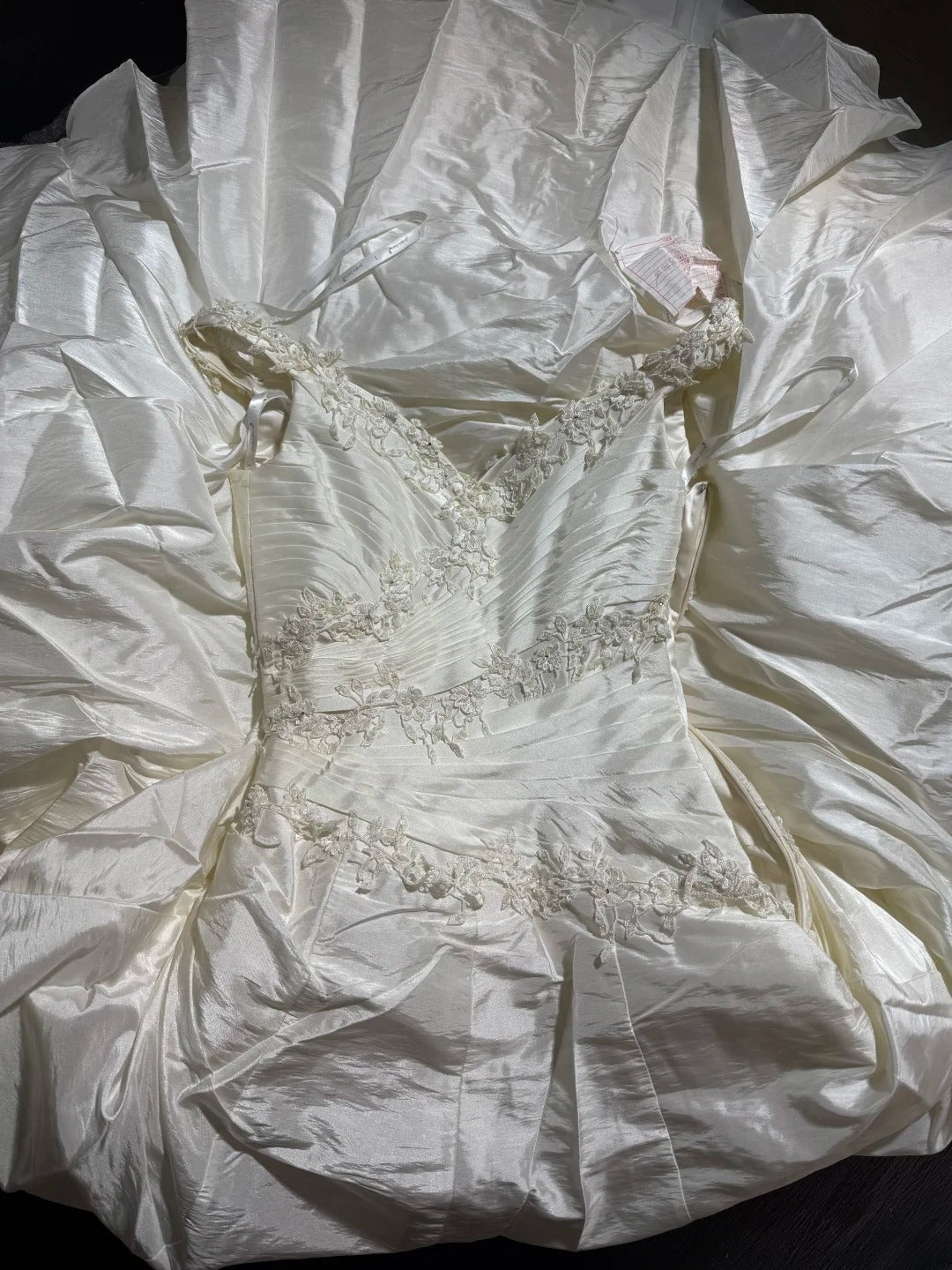 Vintage langes Brautkleid im Stil der 1960er Jahre, Ballkleid mit V-Ausschnitt, gestuft mit plissierter Spitzenschleppe, weißes Brautkleid AS054