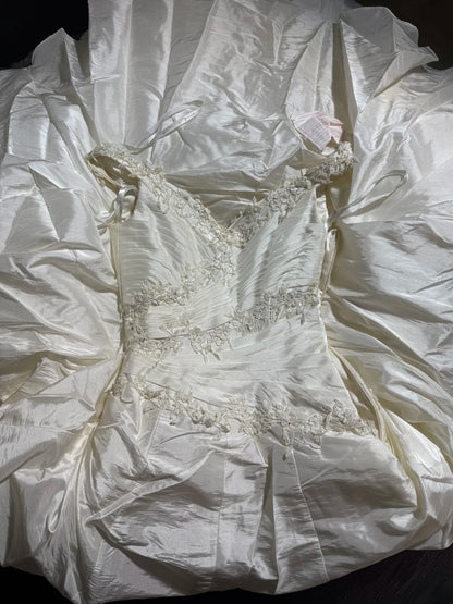 Vintage langes Brautkleid im Stil der 1960er Jahre, Ballkleid mit V-Ausschnitt, gestuft mit plissierter Spitzenschleppe, weißes Brautkleid AS054