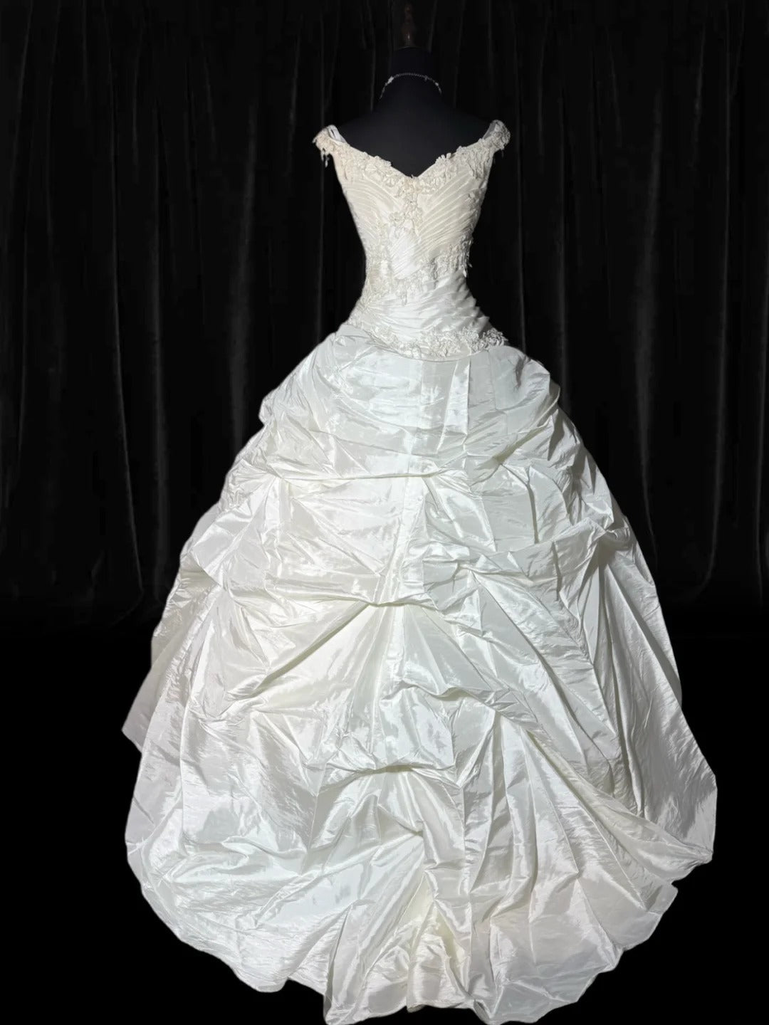 Vintage langes Brautkleid im Stil der 1960er Jahre, Ballkleid mit V-Ausschnitt, gestuft mit plissierter Spitzenschleppe, weißes Brautkleid AS054