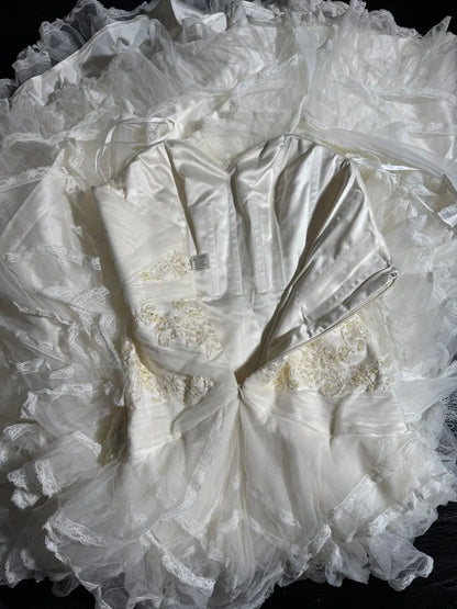 Robes de mariée longues et intemporelles, inspiration années 70 : robes dos nu élégantes, style sirène bohème, robe de mariée cintrée à volants plissée et à volants (AS055)