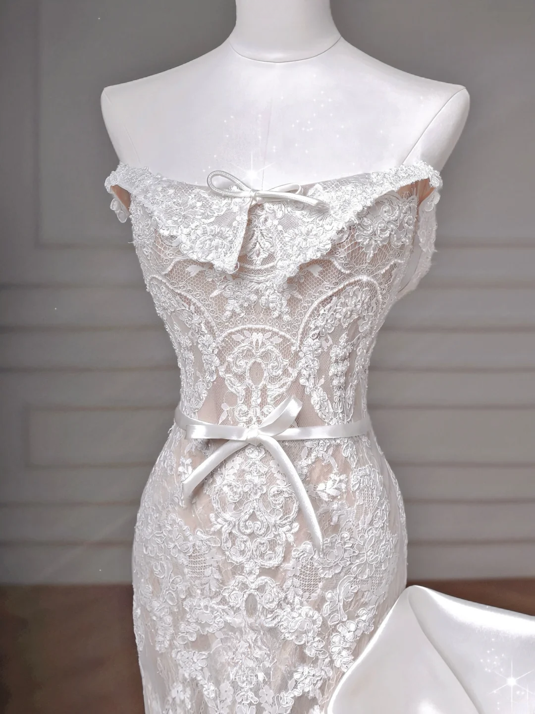 Robe de mariée sirène intemporelle sans bretelles, blanche, en dentelle, style corset, coupe ajustée AQ056