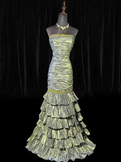 Elegantes, ärmelloses, trägerloses Meerjungfrauen-Abendkleid aus grünem Taft mit Perlenbesatz und Stufenrock, lang, formell, elegant, perfekt für Dinnerpartys (AS057)