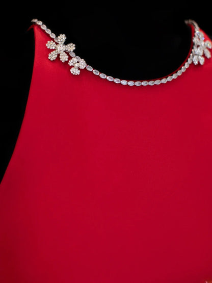 Schlichtes, formelles A-Linien-Kleid mit Rundhalsausschnitt in Rot und Perlenbesatz – ein beeindruckendes langes Ballkleid oder Abendkleid SA057
