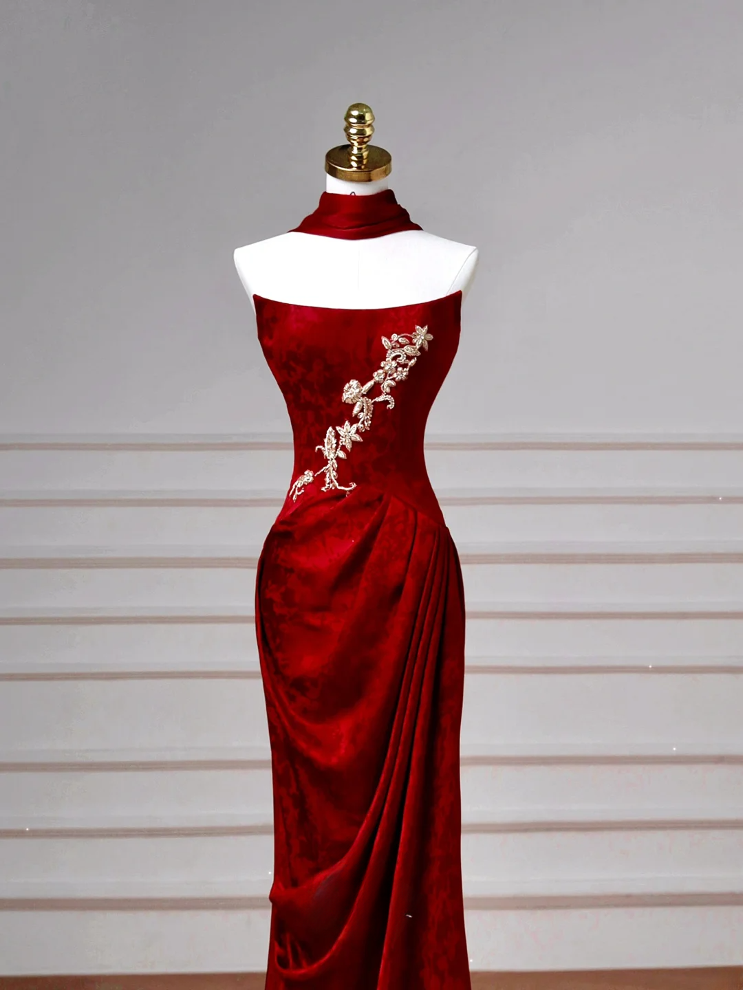 Robes de bal de fin d'année sexy pour lycéennes - Inspiration sirène sans bretelles en satin bordeaux - Robe longue semi-formelle pour diplômée AQ057