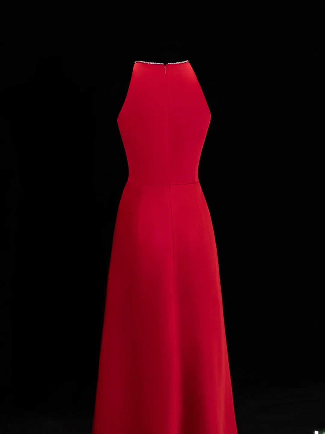 Schlichtes, formelles A-Linien-Kleid mit Rundhalsausschnitt in Rot und Perlenbesatz – ein beeindruckendes langes Ballkleid oder Abendkleid SA057
